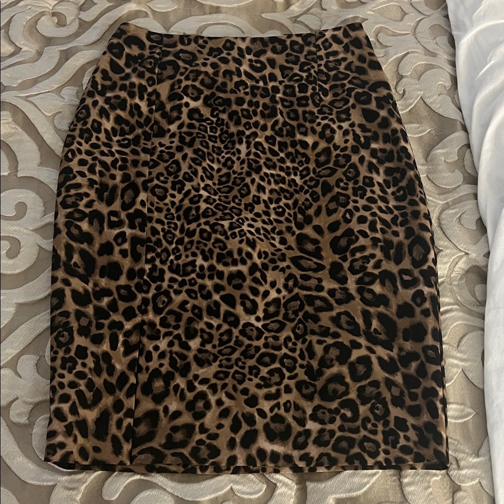 White House Black Market Black and Tan Skirt